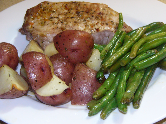 Baked Pork Chops and Vegetables One-Pan&nbsp;Wonder