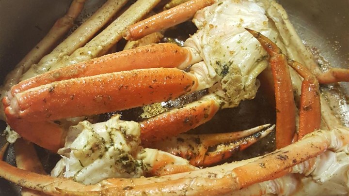 Snow Crab Leg Clusters in Garlic&nbsp;Butter