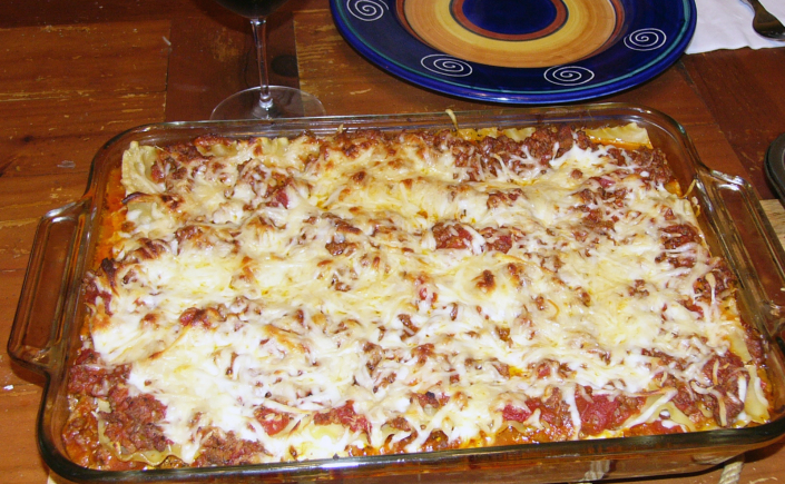 A Midsummer Night’s Delight – Lasagna with a Meaty Sauce and Mini Garlic Monkey&nbsp;Bread