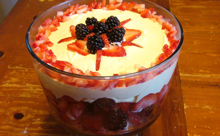 Fresh Fruit with Whipped Cream&nbsp;Zabaglione