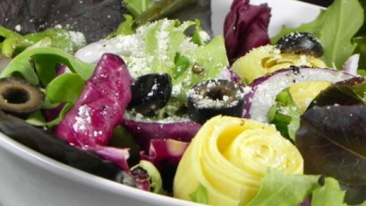 Mixed Greens with Artichoke Hearts