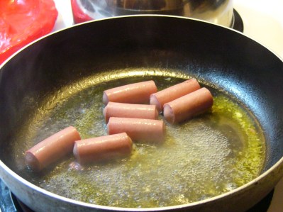 scrambled-egg-vienna-sausage-sandwich-1