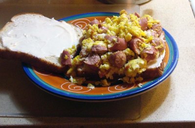 scrambled-egg-vienna-sausage-sandwich-5
