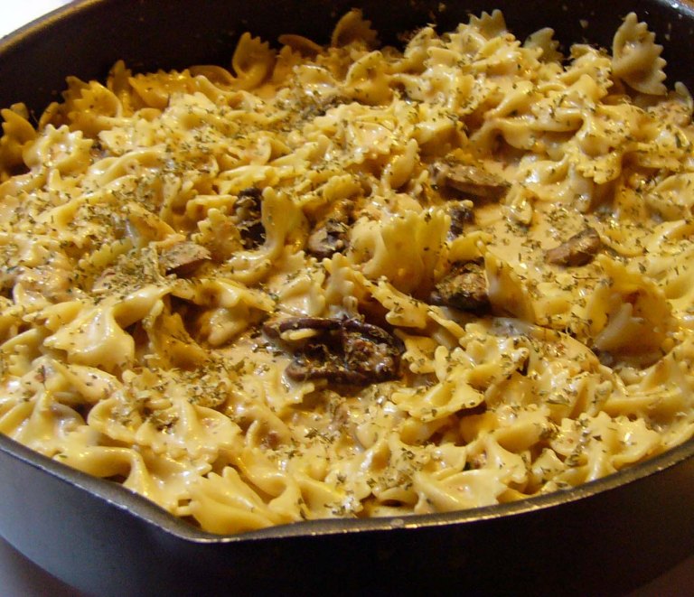 butterfly-pasta-with-sautc3a9ed-mushrooms-10