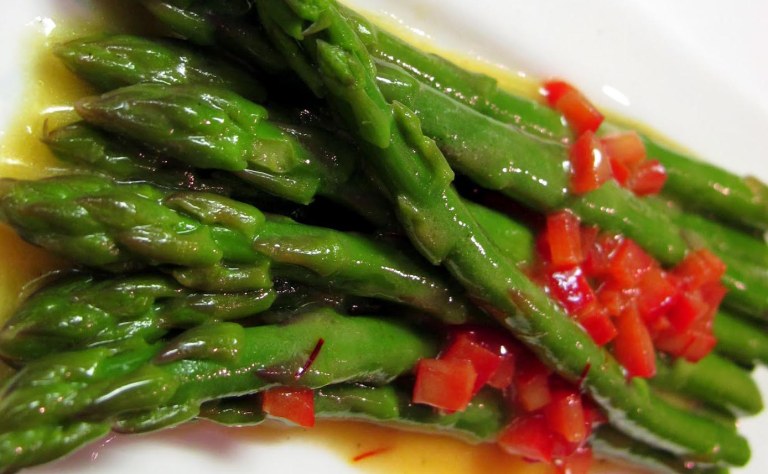 Titanic’s Asparagus Salad with Golden Champagne-Saffron Vinaigrette