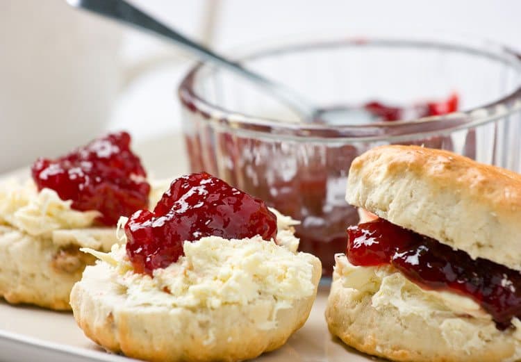 best-buttermilk-biscuits-with-jam