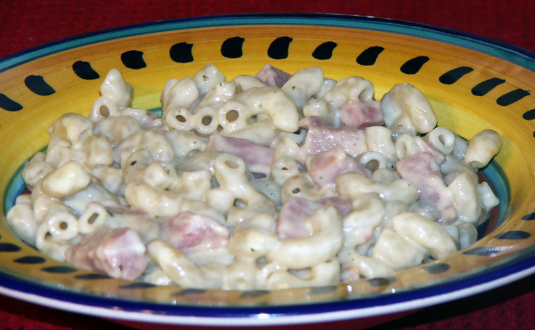 Garlic White Cheddar Mac and Cheese with&nbsp;Spam