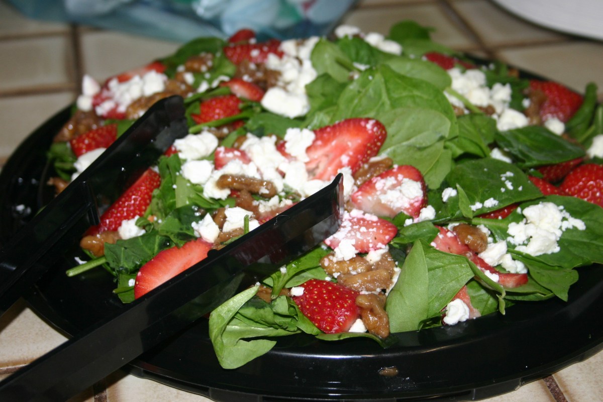 Strawberry Spinach Salad with Candied&nbsp;Walnuts