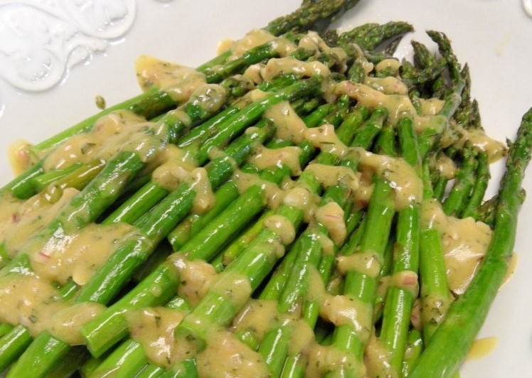 Broiled Asparagus with Lemon-Tarragon&nbsp;Dressing