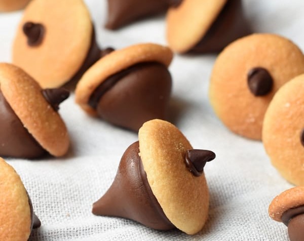 Cute Chocolate Acorns To Save The&nbsp;Day!