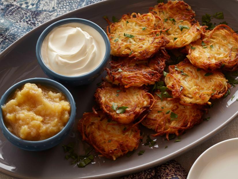 Potato Latkes with Sour Cream and Spiced Apple-Pear&nbsp;Sauce