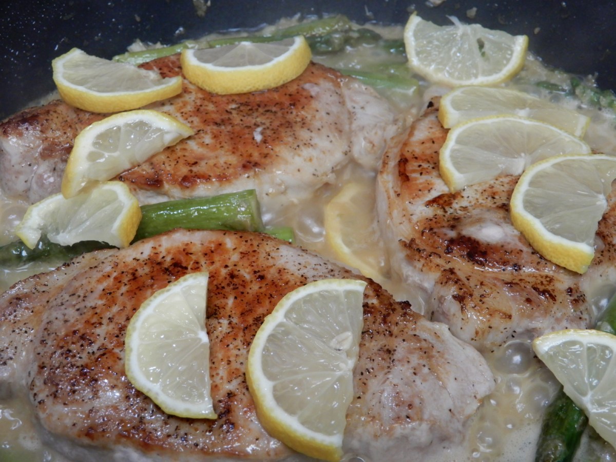 One-Skillet Lemon Asparagus Pork&nbsp;Chops