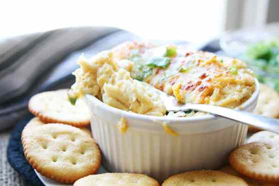 Crab Meat Dip with Crackers