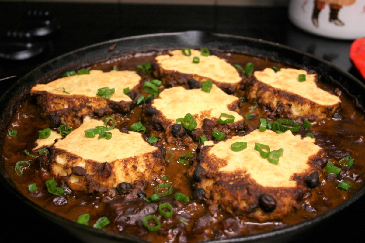 One-Skillet Chili and Cornbread Biscuits&nbsp;Goodness