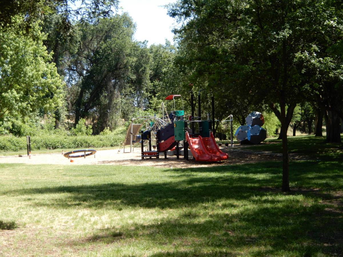 Picnic Chicken and a Walk in the&nbsp;Park