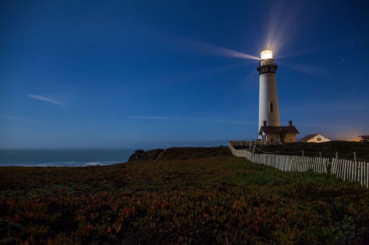 A California Inspired Lighthouse&nbsp;Supper